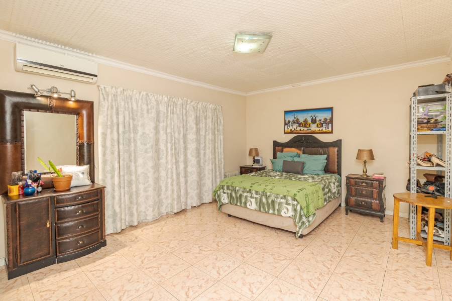 4 Bedroom Property for Sale in Devon Park Western Cape